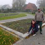 Brigitte Vogt & Ingolf Swoboda auf dem Friedhof Engelbostel