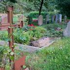 Sicht auf Grabstätten auf dem Friedhof in Bissendorf